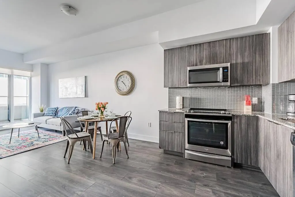 Spacious Condo By Lake Close To Toronto Pearson Airport, Free Parking! 0*,
