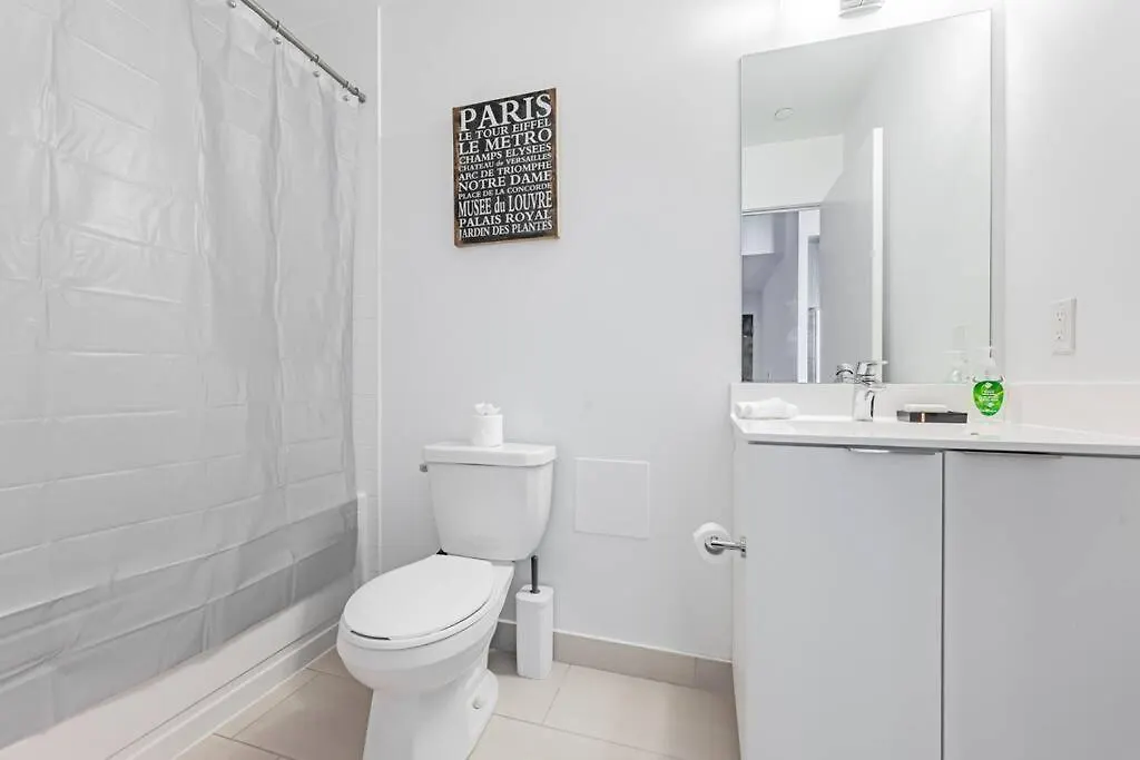 Spacious Condo By Lake Close To Toronto Pearson Airport, Free Parking!