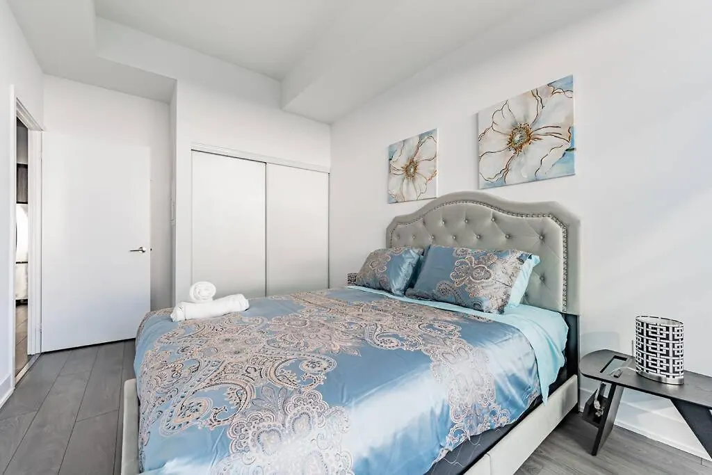 Spacious Condo By Lake Close To Toronto Pearson Airport, Free Parking! קנדה