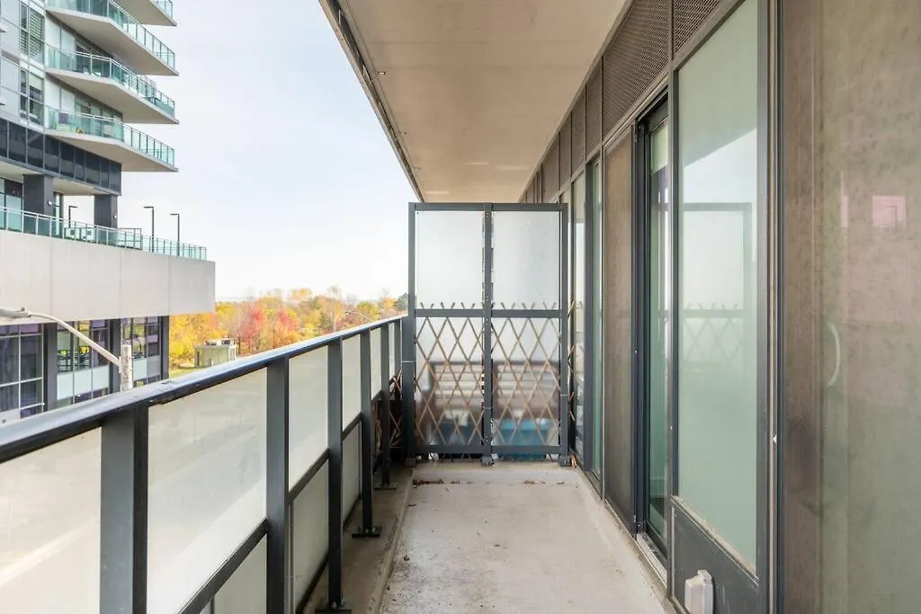 Spacious Condo By Lake Close To Toronto Pearson Airport, Free Parking! 0*,  קנדה