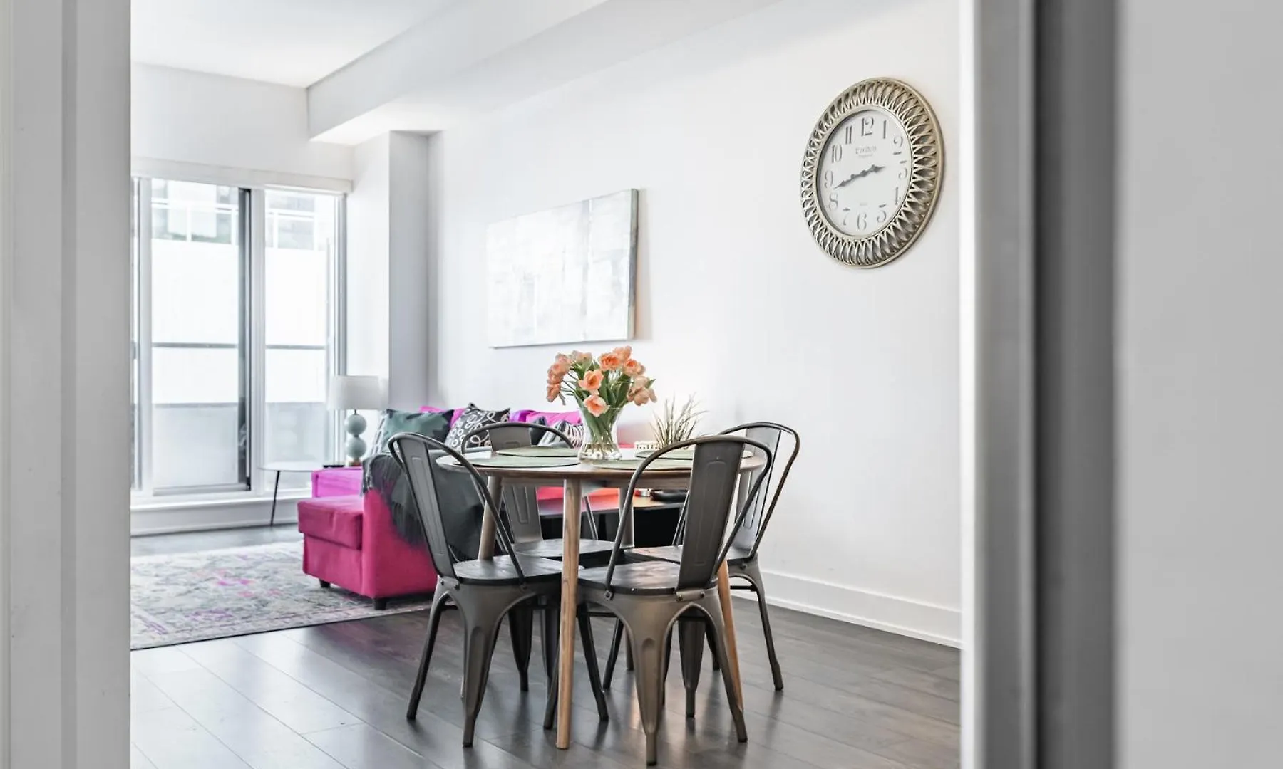 Spacious Condo By Lake Close To Toronto Pearson Airport, Free Parking! דירה